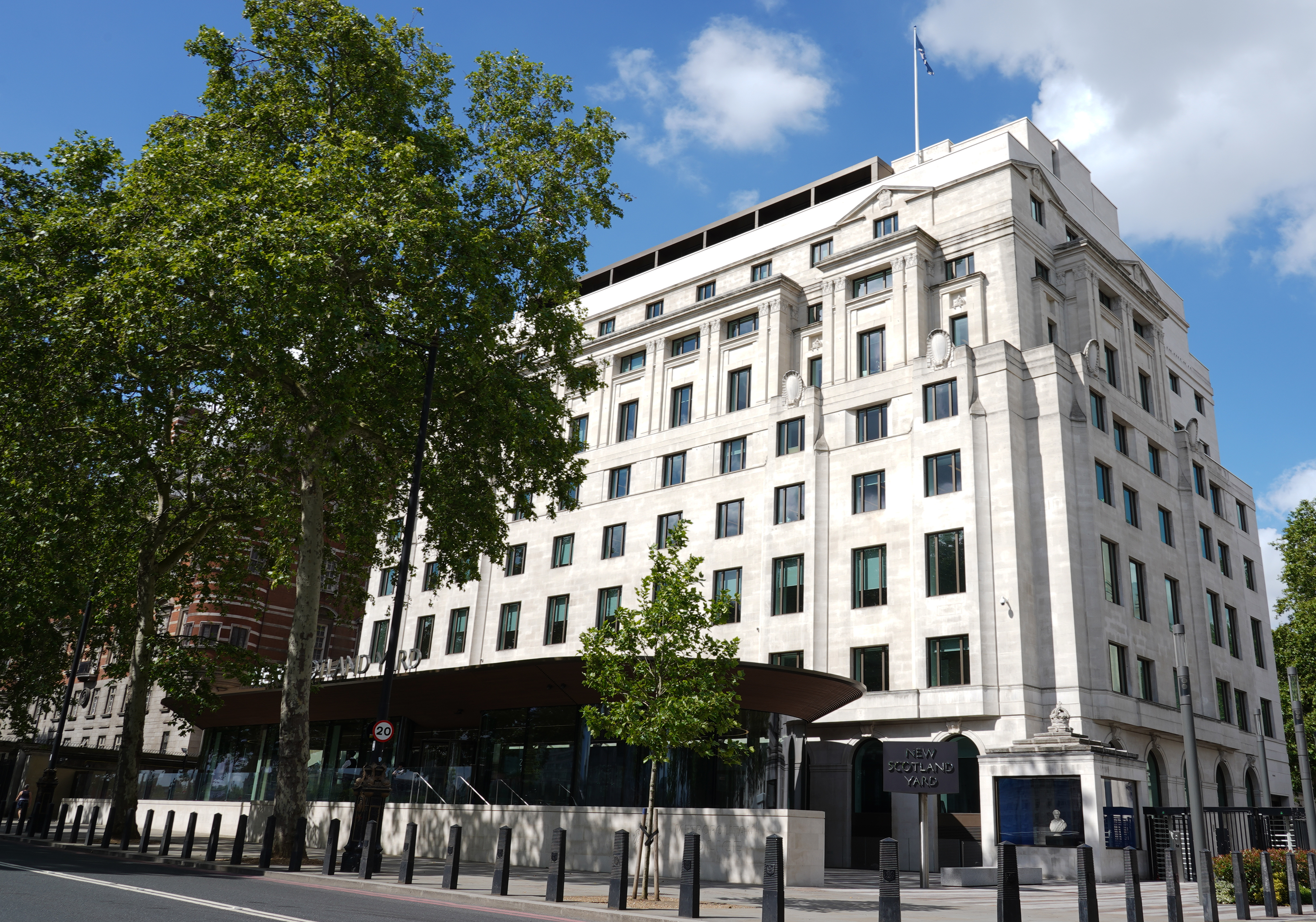 New scotland yard building